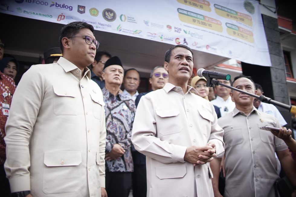 Kompak  Mentan Amran dan Wamentan Sudaryono Pantau Operasi Pasar Pangan Murah di Magelang