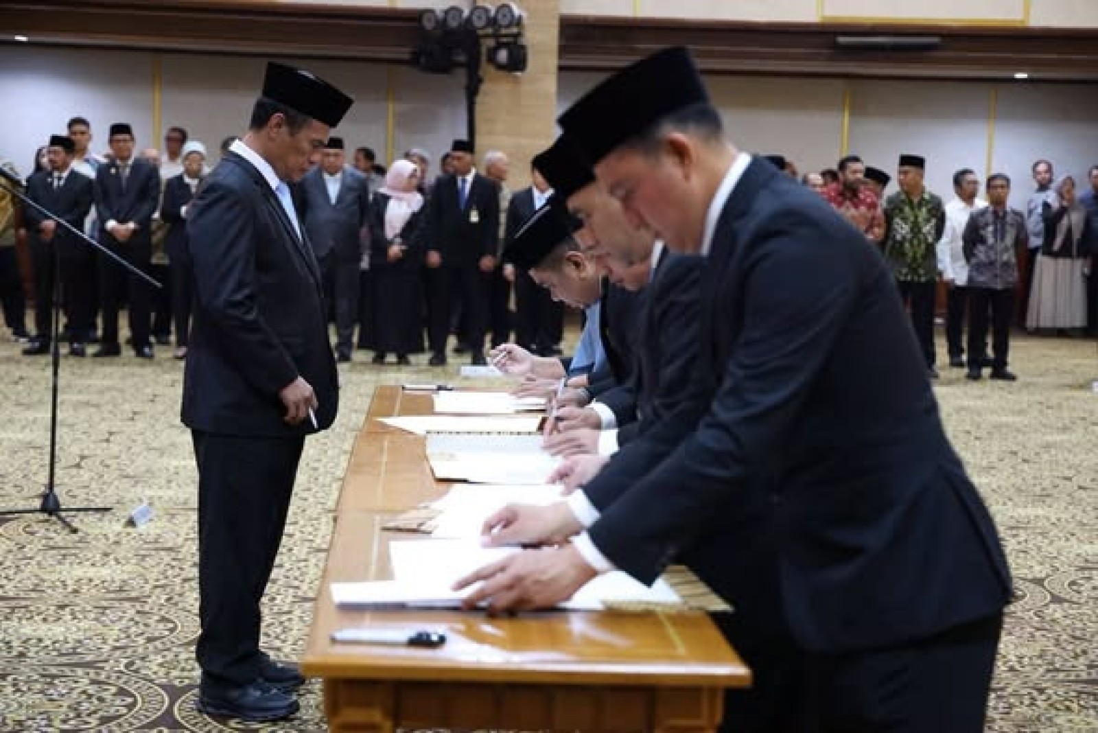 Lantik Puluhan Pejabat Kementan, Mentan Amran Tegas: Jangan KKN, Tingkatkan Kinerja