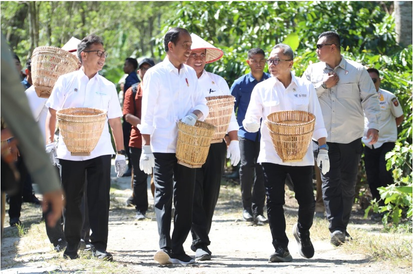 Presiden dan Mentan Amran di Lampung Barat, Pcu Produksi Kopi dan Peningkatan Kesejahteraan Petani